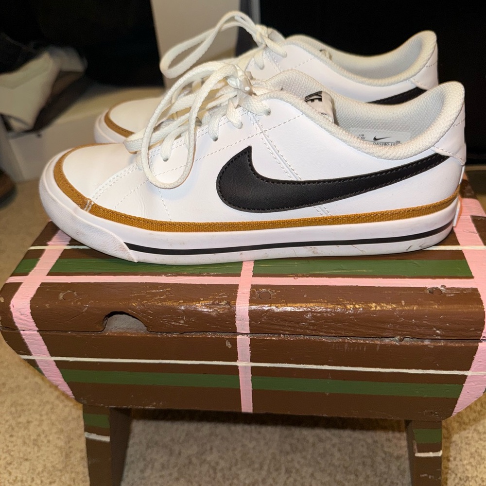 Nike Court Legacy